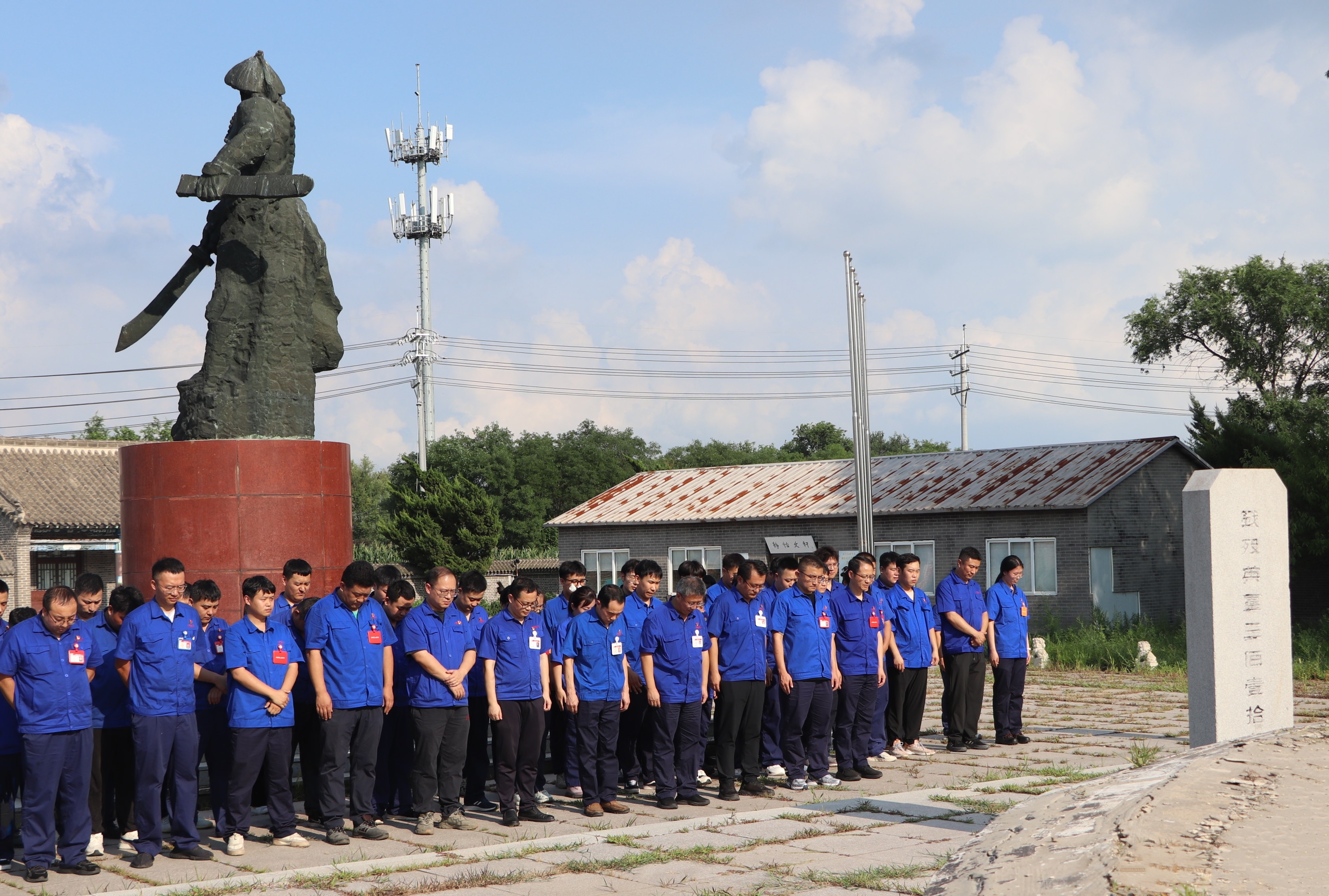 盤錦合力全體黨員、入黨積極分子向殉國將士肅立默哀.JPG 盤錦合力全體黨員、入黨積極分子向殉國將士肅立默哀.JPG
