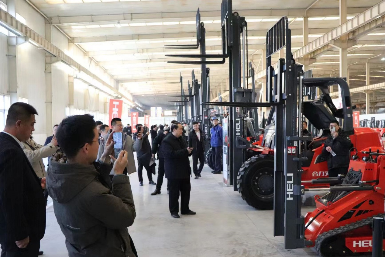 開辦“合力親一家 共創(chuàng)贏未來”主題營銷暨產品推介會.png